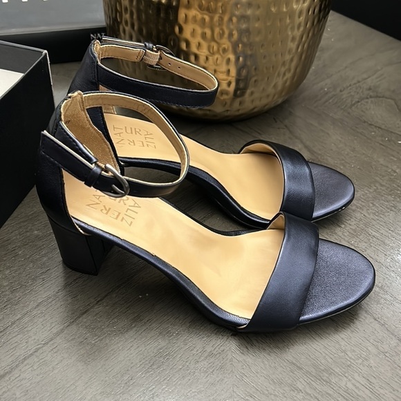 Naturalizer Women's Vera Dress Sandal (WIDE) - Picture 4 of 10